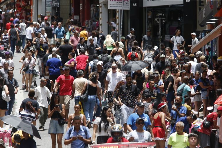 populacao-brasileira-chega-a-213-4-milhoes-de-habitantes-estima-ibge