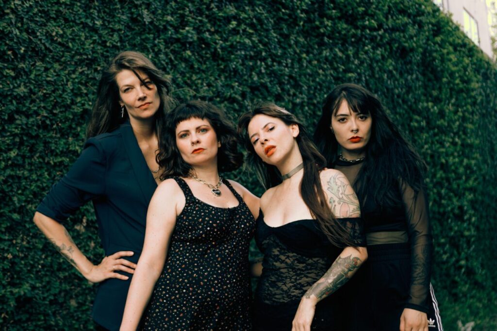 TheMönic Por Anne Godoneo horizontal