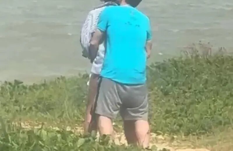 casal fazendo sexo na praia