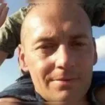 Norman-White-passou-mal-ao-ver-o-caixao-do-filho-e-01028370-0-202510021614-ProportionalFillBackground