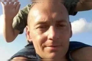 Norman-White-passou-mal-ao-ver-o-caixao-do-filho-e-01028370-0-202510021614-ProportionalFillBackground