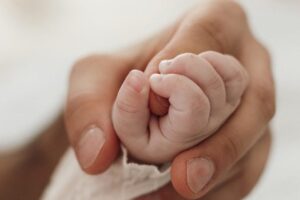 recem-nascido-chora-proprio-velorio-960×540