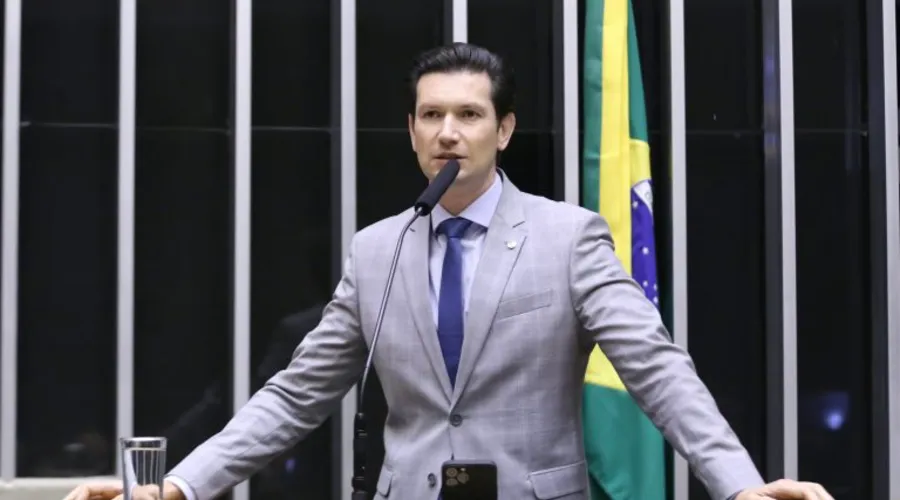 Deputado-diz-que-sofreu-sapatenisfobia-de-colega0132569600202511062244-ScaleOutside-1