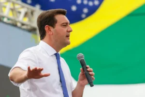 Ratinho-Junior-esta-no-top-3-diz-presidente-estadu0327334701202506061822