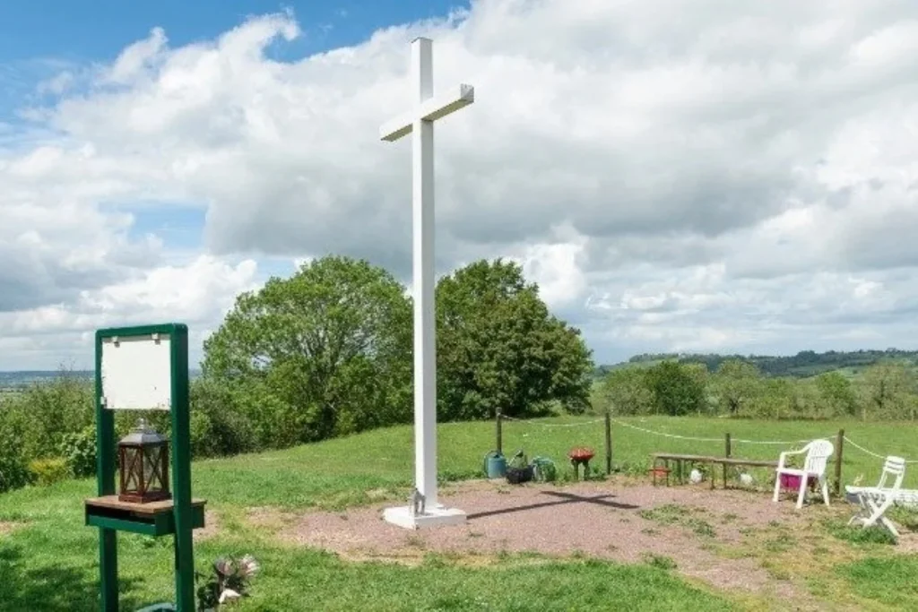 Vaticano-nega-aparicoes-de-Cristo-na-Colina-de-Jesus-Dozule-na-Franca