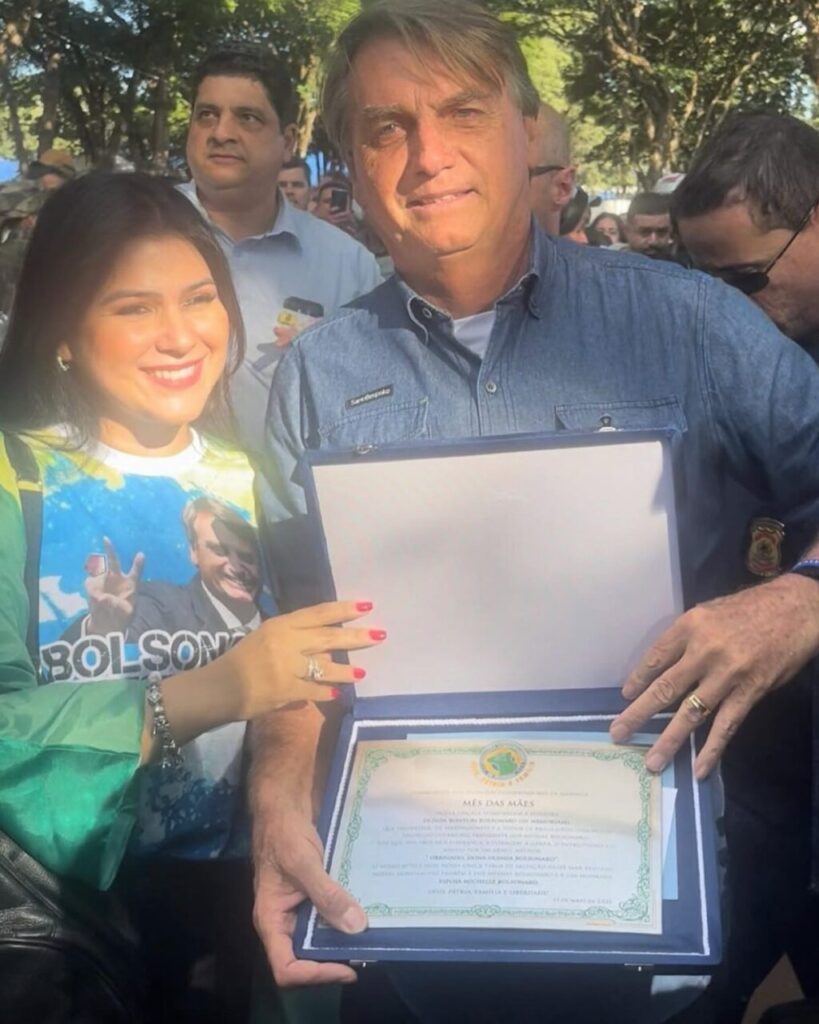 dra.giselli.bianchini_1756817544_3712777122093023587_5356434300