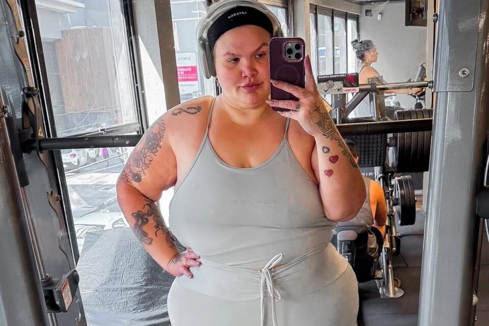 Thais Carla passou mal nesta segunda-feira, 10, e precisou ser levada às pressas ao hospital após desmaiar dentro do carro, em Curitiba.