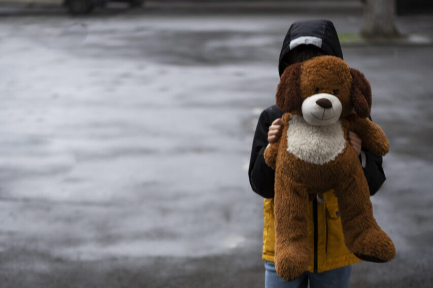 imagem-nao-explicita-de-abuso-de-criancas