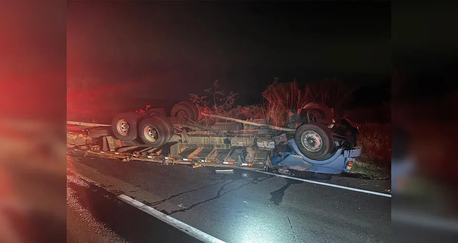 Caminhao-era-conduzido-por-jovem-de-29-anos-01051646-0-202512230726-3