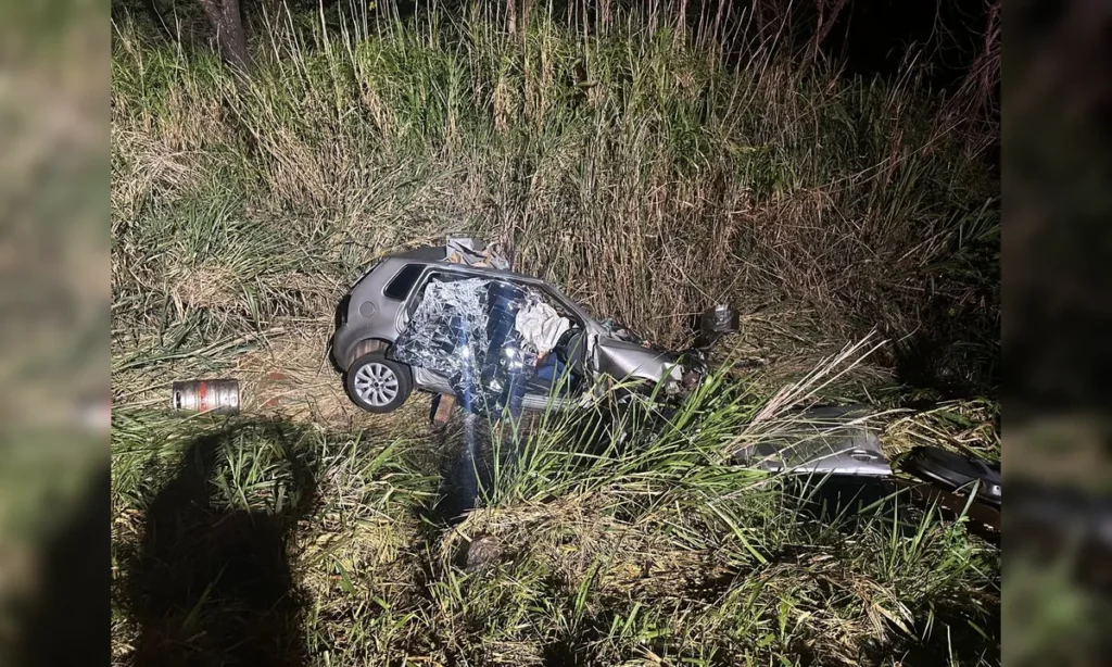 Carro-era-ocupado-pelo-condutor-e-tres-passageiros-01051646-0-202512230726-ProportionalFillBackground