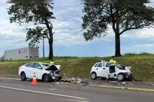 Grave-acidente-envolveu-dois-carros-na-BR-277-01045403-0-202512010920-ProportionalFillBackground