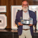 UEM é premiada e médico maringaense é  homenageado pela contribuição à reumatologia