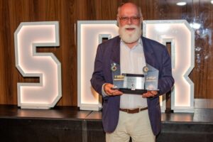 UEM é premiada e médico maringaense é  homenageado pela contribuição à reumatologia