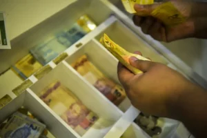 dinheiro_caixa_mcajr_abr_2907221125