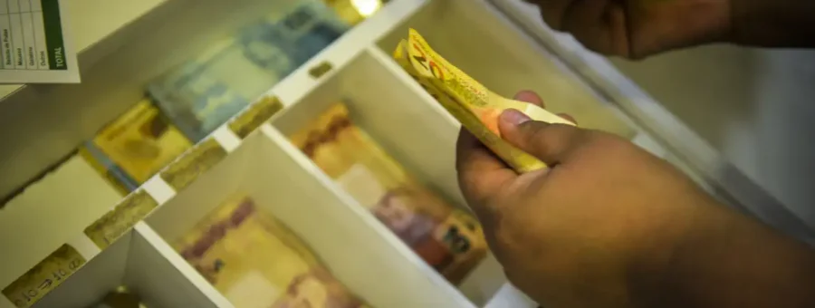 dinheiro_caixa_mcajr_abr_2907221125