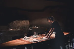 mesa-de-configuracao-jovem-garconete