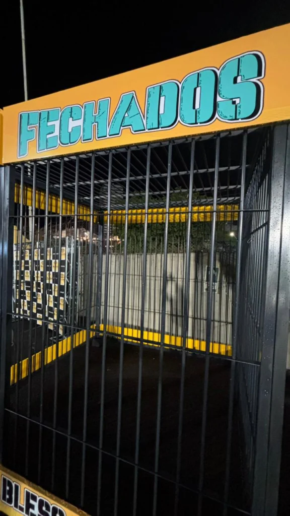 FECHADOS COM A BLESS (1)