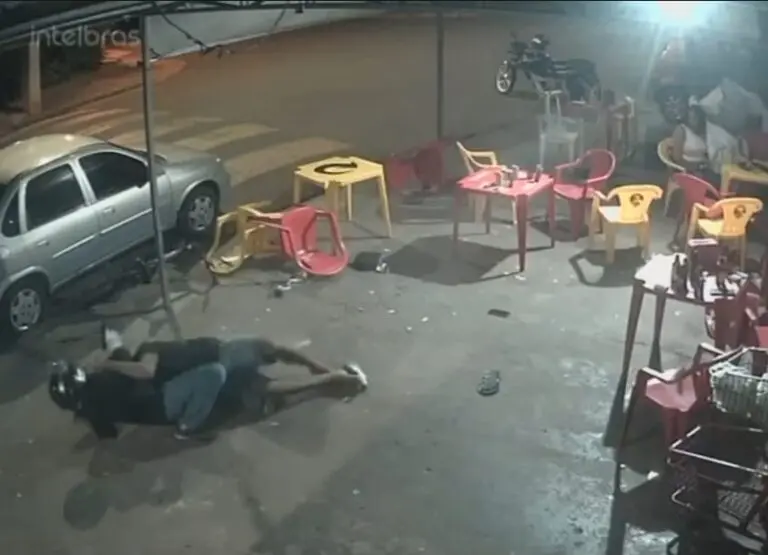 Execução em bar foi registrada por câmera. Foto: Reprodução