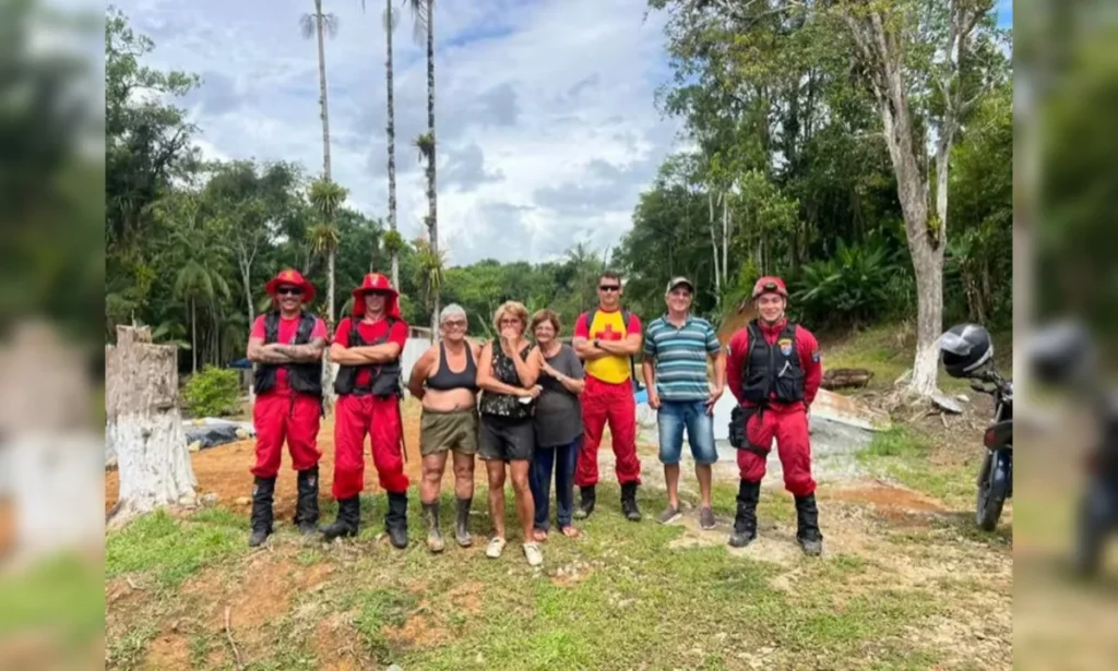 Buscas-foram-iniciadas-na-manha-de-domingo-apos-um-01063570-0-202602082107-ProportionalFillBackground