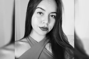 Mulher-de-25-anos-morre-apos-disparo-de-arma-de-fo-01064327-0-202602110829-ProportionalFillBackground