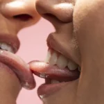 close-up-happy-couple-kissing