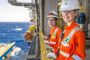 Empregado em atividade na P66. Participaram desta sessão de fotos na P66 os empregados Tamar Xavier Souza, Driele Cendon Trindade, Sirley Jorge Martins Dantas e Katiana Pereira Sampaio.