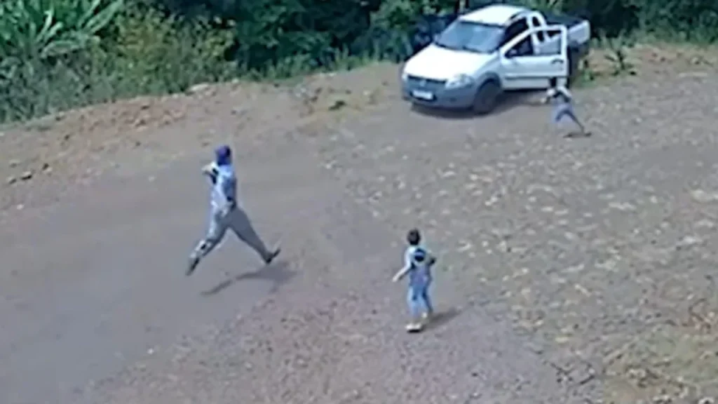 criancas-soltam-freio-mao-carro-reacao-pai-acolhe-filhos-1536×864