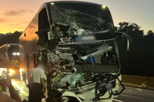 acidente-br-116-onibus-carreta-768×474