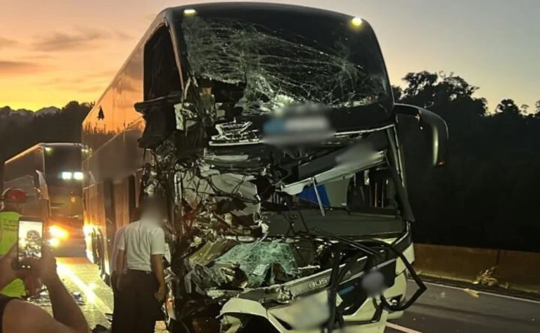 acidente-br-116-onibus-carreta-768×474