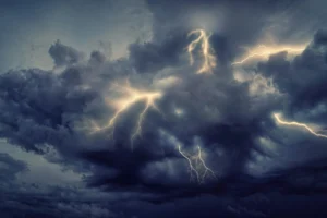 lightning strike on cloudy sky during night time