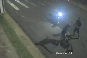 novas-imagens-mostram-tentativa-de-homicidio-que-deixou-jovem-em-estado-gravissimo-em-sarandi