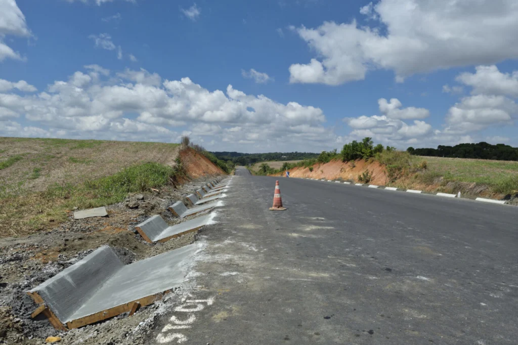 pr-990_pavimentacao_em_reboucas_003