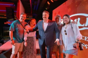 ratinho-recebe-estatua-no-museu-de-cera-e-reforca-ligacao-com-foz-do-iguacu-69b5b6aa90907