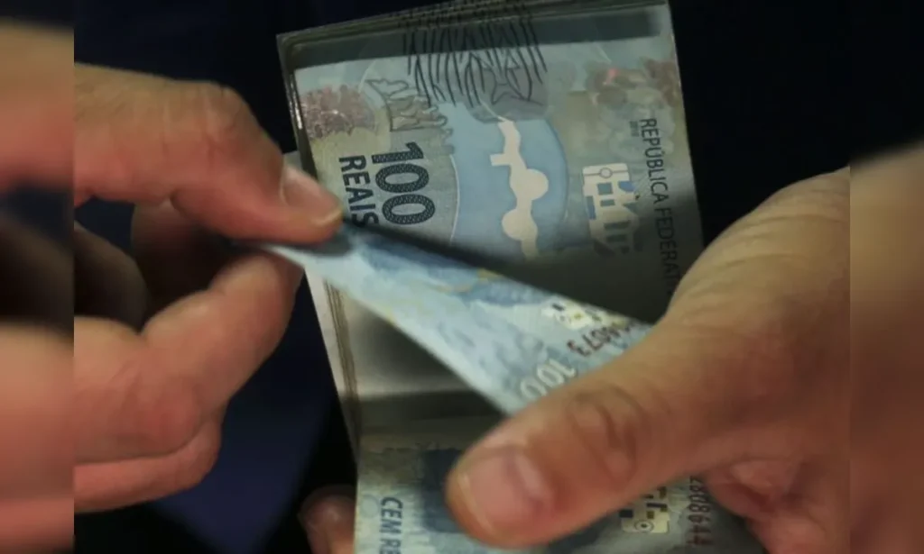 agentes-encontraram-com-ele-um-pacote-contendo-84–01077866-0-202604010705-ProportionalFillBackground