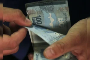 agentes-encontraram-com-ele-um-pacote-contendo-84–01077866-0-202604010705-ProportionalFillBackground