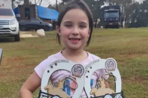 ana-julia-da-silva-de-3-anos-morreu-apos-cair-de-c-01084008-0-202604240944-ProportionalFillBackground