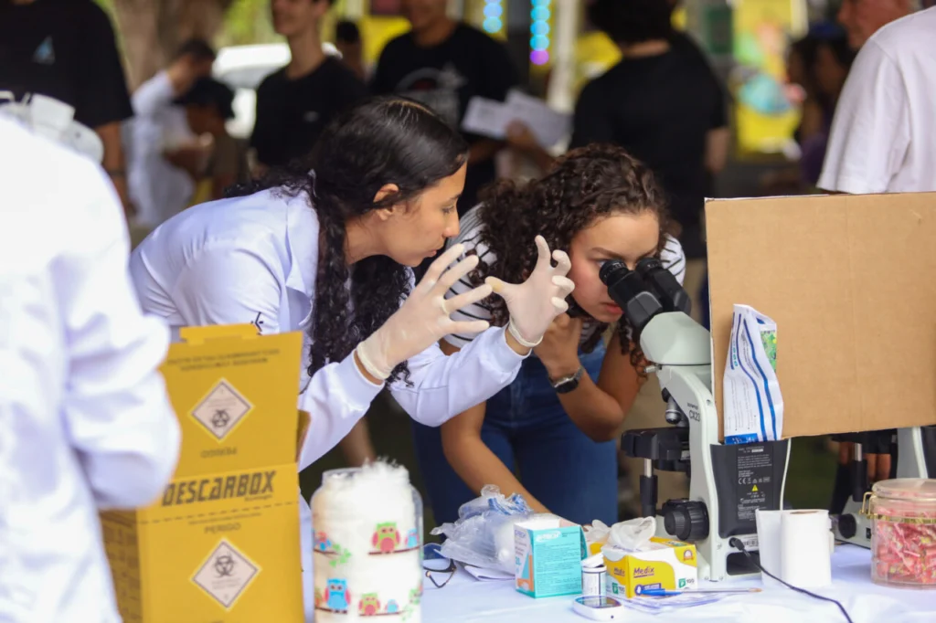 f9df32fd-bb13-44a7-8454-df5afff1e276