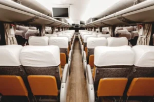 peca-caminhao-atravessa-onibus-1-768×474