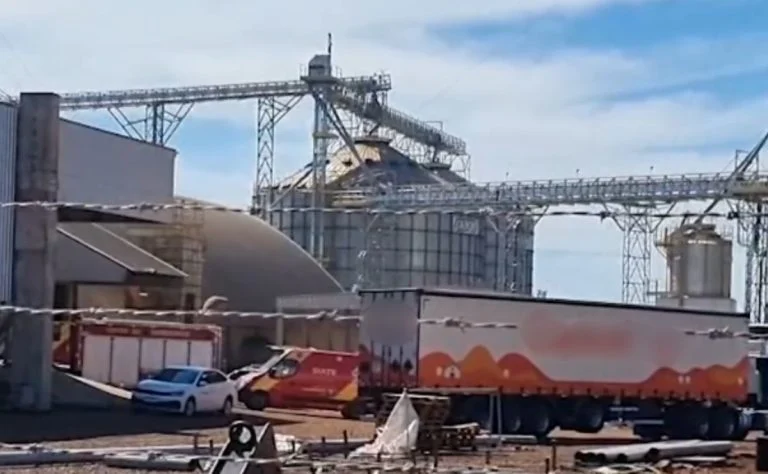 trabalador-morre-soterrado-silo-768×474