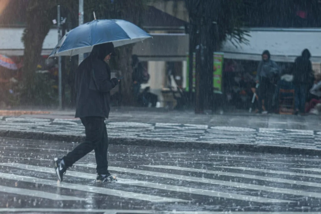 chuva provoca mudança no tempo