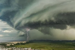 novo-ciclone-extratropical-comela-a-se-formar-neste-fim-de-semana-no-sul-do-brasil-800×467