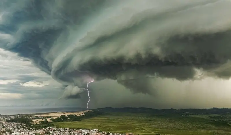 novo-ciclone-extratropical-comela-a-se-formar-neste-fim-de-semana-no-sul-do-brasil-800×467