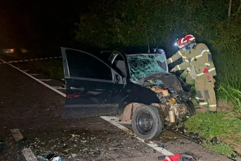 pr-486-duas-pessoas-morrem-em-grave-acidente-em-alto-piquiri-1-768×512