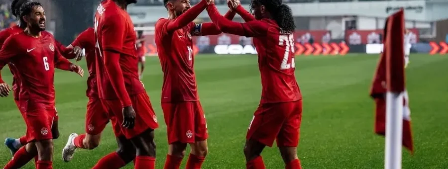 Jogadores-do-Canada-comemorando-gol-em-amistoso-aspect-ratio-512-320