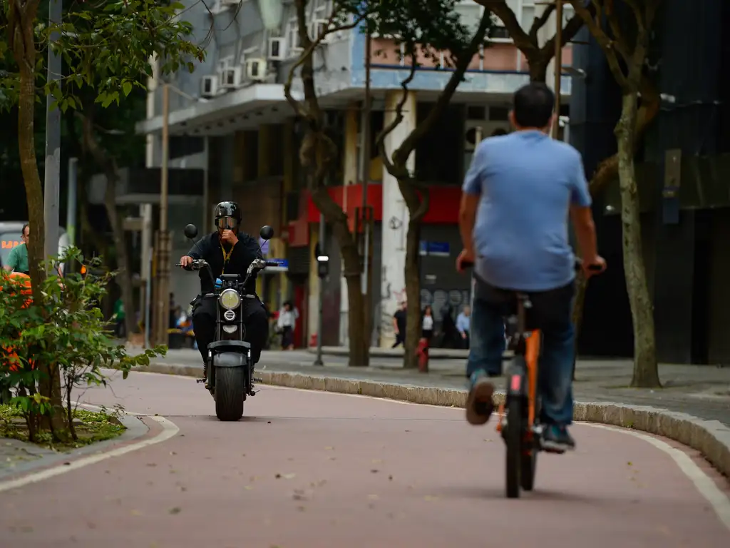 Nova lei quer estabelecer regras nacionais para a circulação de bicicletas elétricas e motorizadas em todo o Brasil.