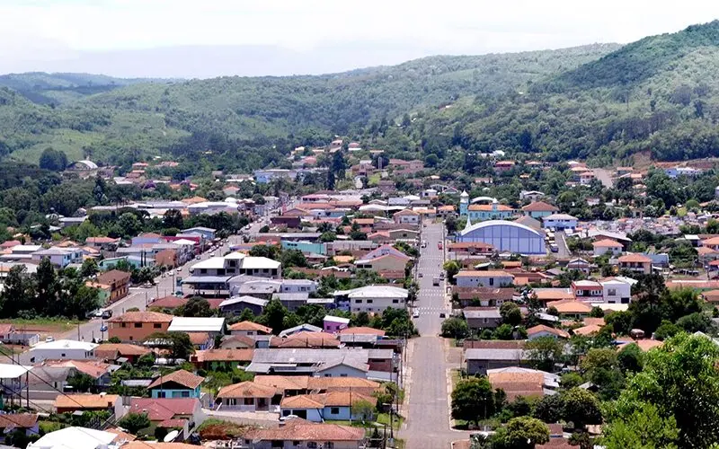 Prefeitura de cidade que guarda '7 maravilhas' abre concurso público com 89 vagas e salário de R$ 17,4 mil