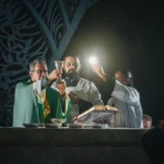 missa-de-santa-rita-e-celebrada-a-luz-dos-celulares-em-mandaguacu-23-06-2026