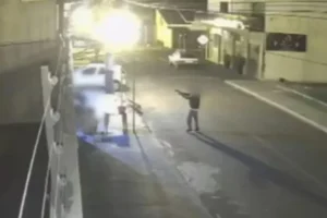 motorista-suspeito-ajudar-fuga-atirador-triplo-homicidio-bar-960×592