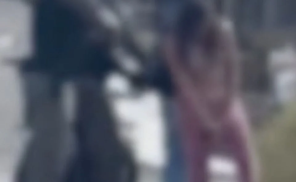 mulher-pistola-video-960×592