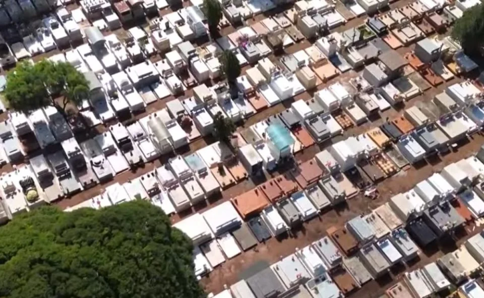 troca-de-corpos-cemiterio-arapongas-960×592